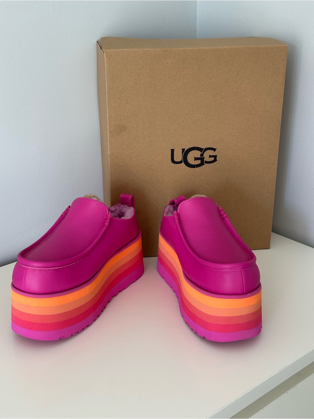 UGG Hot Pink Platform Clog with Multicolor Striped Sole Sz 7 - Picture 14 of 14